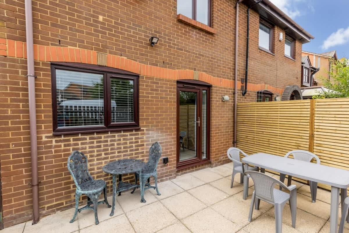 Trade Winds Villa Poole Exterior foto